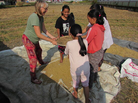 Wir werden sofort eingebunden.