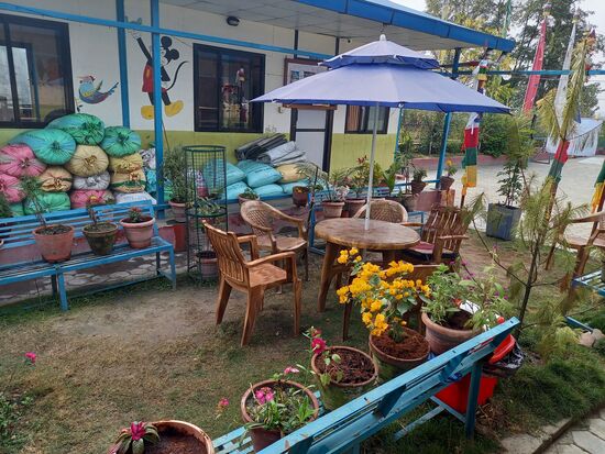 Kleiner Sitzplatz auf dem Hof.