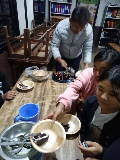 Auch hier freuen sich die Kinder über den Nachtisch  