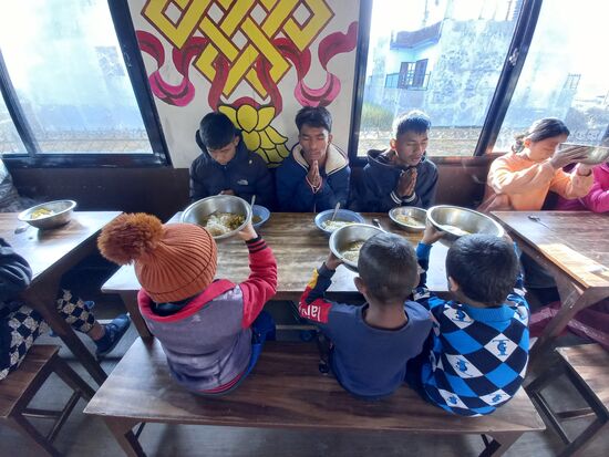 Vor dem Essen wird gebetet..