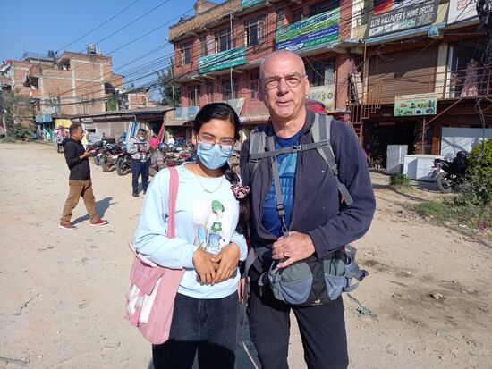 In Bhaktapur heißt es Abschied nehmen. Wir sind traurig,  aber auch glücklich dass wir uns sehen konnten.