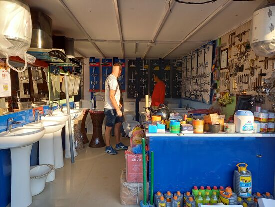 Hier kaufen wir ein - 5Satz Abflussgarnituren, Rohr und Dichtband - für 2337Rupie.