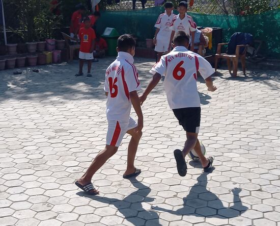 Natürlich wird sofort gekickt.