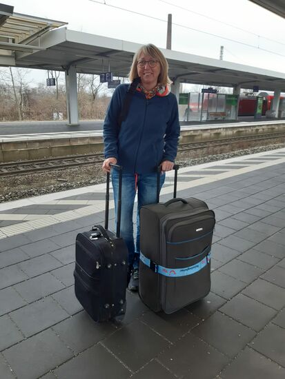 Los geht's ...
Meinen Rucksack hat Matthias noch auf dem Rücken  