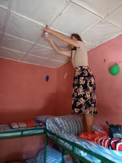 Die Glühbirnen werden direkt eingeschraubt.