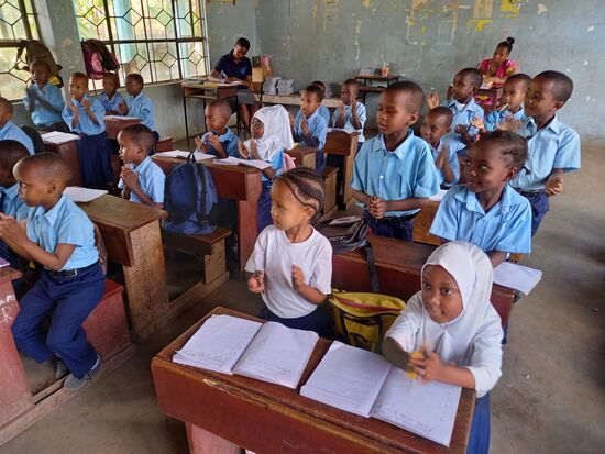 Schließlich bin ich in Klasse eins angekommen und entdecke unsere sieben Kinder 