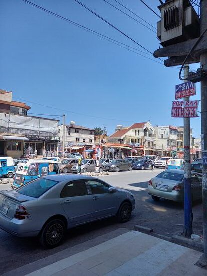 Straßenansicht vor dem Hotel
