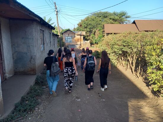 Ich gehe heute gemeinsam mit den Volontärinen zum Relini.