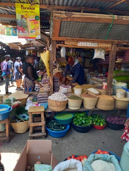Ansonsten genieße ich das bunte Treiben  die Farben und Gerüche auf dem Markt.
