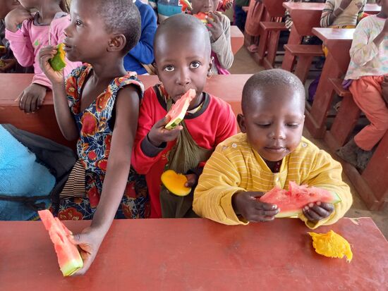 Schon geht wieder ein genussvolles schmatzen durch den Raum.