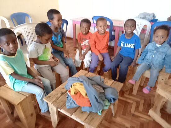 Wir schauen in so viele strahlende Kinderaugen