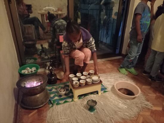 ... für uns einen traditionellen Kaffee.