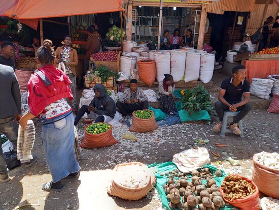 Das meiste besorgen wir auf dem Markt.