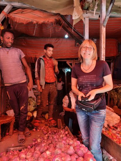 Wir haben während dessen Spaß am Zwiebel und Kartoffel Stand  ...