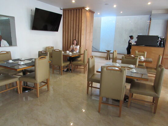 Das Frühstück gibt es im Foyer.