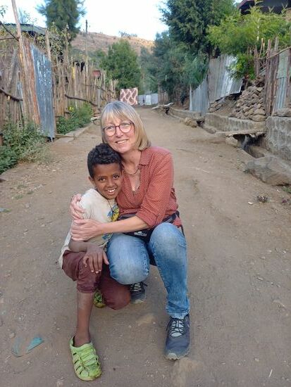 Auf der Straße treffen wir Habtamu. Es ist ein herzliches Wiedersehen.