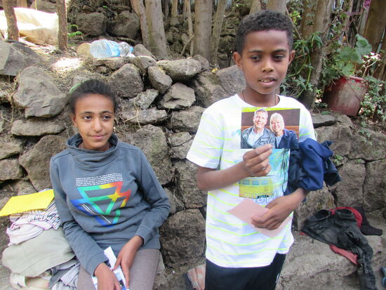 Tesfahu freut sich über die Post von seinen Paten.