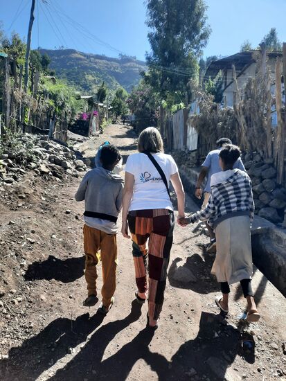 Den Rest des Weges muss man zu Fuß gehen,  es ist zu steil für das TucTuc.