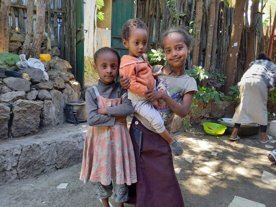 Beti, Bethlehem und die Kleine aus der Nachbarschaft.