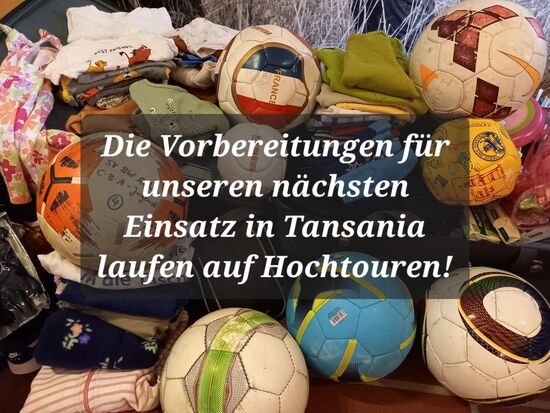 Fußbälle,  Trikots, Springseile, Seife, Stifte,  Blutdruckmessgerät, Scheren und vieles mehr sind verstaut.