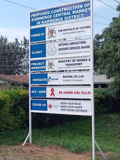 Aids ist immer noch ein großes Thema. Überall entlang der Straßen sehen wir solche Hinweisschilder.