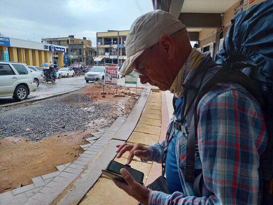 Wir orientieren uns kurz und gehen dann zu unserem Hotel, welches wir gestern gebucht haben.
