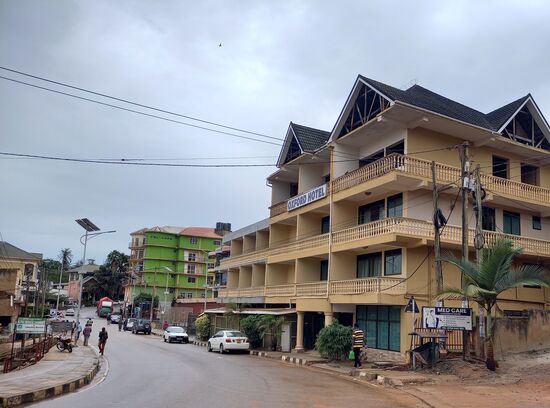 Das Oxford Inn Hotel. Auch dieses Hotel scheint kaum Gäste zu haben.