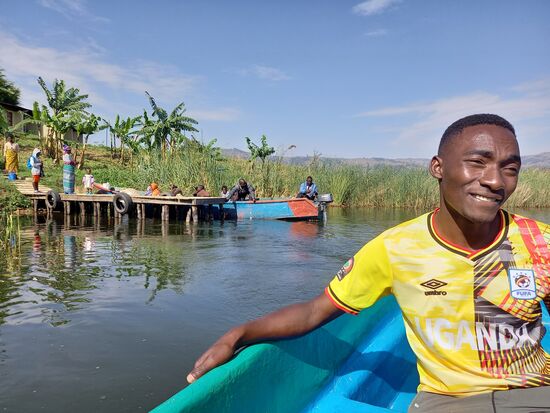 Tom, unser Guide begleitet uns heute auf einer Boots- und Wandertour.