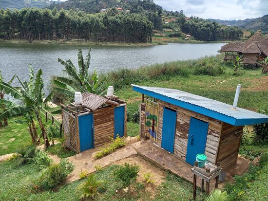 Duschen und Toiletten