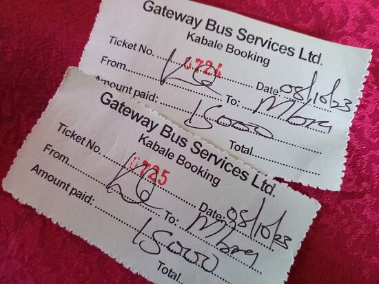 Ganze 15000UGX kostet ein Ticket. Das sind ca. 3,75€. Dafür kommen wir ins ca. 140km entfernte Mbarara.