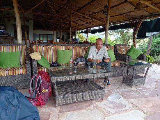 Nach der Fahrt brauchen wir erstmal ein kühles Getränk und etwas zu essen.