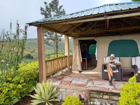 Dann beziehen wir unser Zelt.