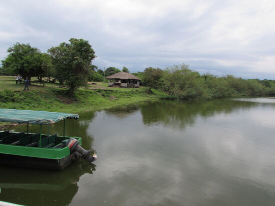 Schließlich sind wir am Mbura Lake. Leider kann die geplante Bootstour nicht stattfinden, denn wir sind die einzigen Gäste.