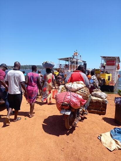 Dann endlich geht es auf die Fähre. Die Überfahrt hat ca. 30 Minuten gedauert.