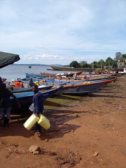 Hier werden Bootstouren angeboten.