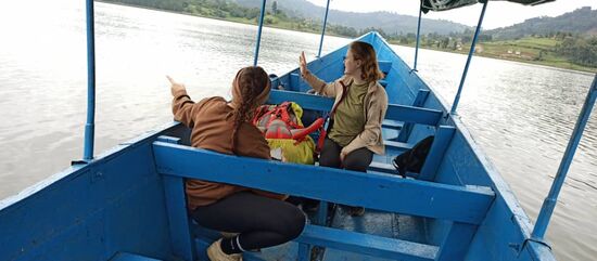 Jette und Lydia haben wir in Masaka getroffen. Da sie zum Bunyoni Lake wollten,  konnten wir sie gleich an Gad vermitteln.  Sie haben auf der Insel zwei schöne Tage verbracht.