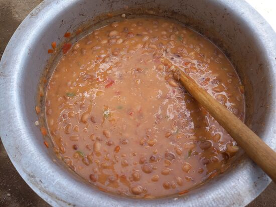 Zu guter letzt kommt meine Soße zu den bereits gekochten Bohnen.