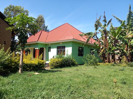 Das ist übrigens das Hostel indem ich seit meiner Ankunft in Tansania wohne. Ich bin total zufrieden. Heute ist Sonntag und ich genieße ein wenig den Garten  