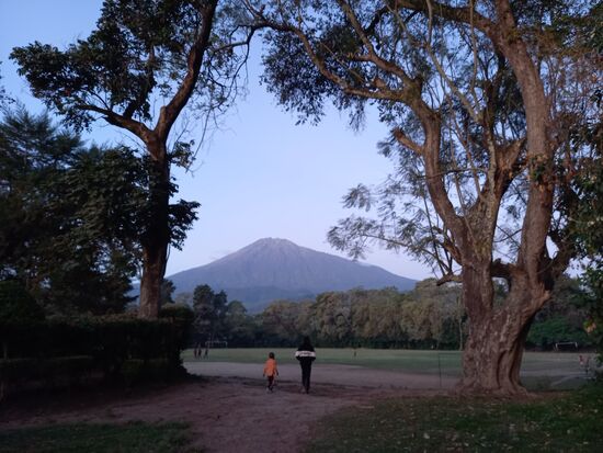 Wow und dann haben wir diese schöne Aussicht auf den Mount Meru.