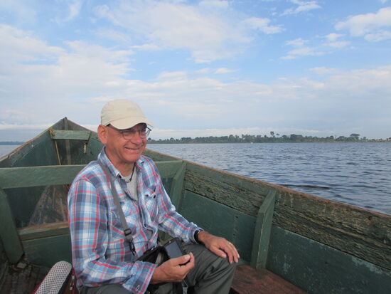 Mit einem großen Holzboot geht es von Entebbe aus ca. 45Mintuen quer über den See.