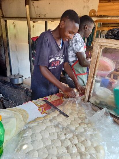 Bei ihm kaufen wir unser Mittagessen- ein Rollex.
