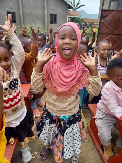 Happy birthday Sylvia! Wir machen ein Video und schicken es Sylvia. So haben wir unsere Obfrau glücklich gemacht!