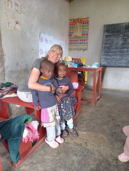 Auf die Art und Weise bekommen 35 Kinder ein neues Shirt.