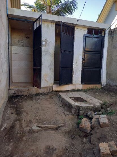 Die Gemeinschaftsduschen und Toilette