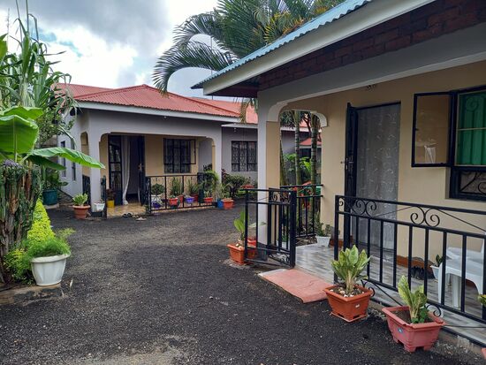 Nach dem Frühstück starte ich am Hostel.