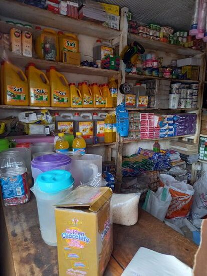 Diese Kleinen Läden sind oft vollgestopft mit Ware.