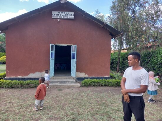 Diese Einrichtung ist in sofern etwas besonderes, dass die Kindertagesstätte in einer Kirche ist. Die GK Foundation wurde erst vor einem Jahr gegründet. Die Kirche hat ihre Räumlichkeiten zur Verfügung gestellt.