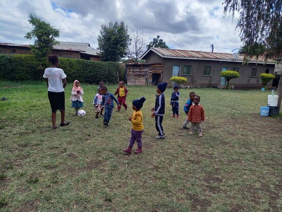Rings um die Kirche ist genug Platz zum spielen.
