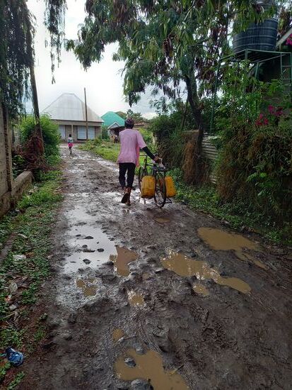 Jeder geht seiner Beschäftigung nach.