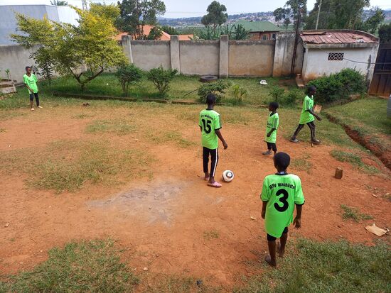 Kaum haben sie das Trikot an, beginnt das Spiel  